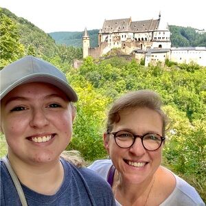 Meet your Poshers, Amy & LauraKate